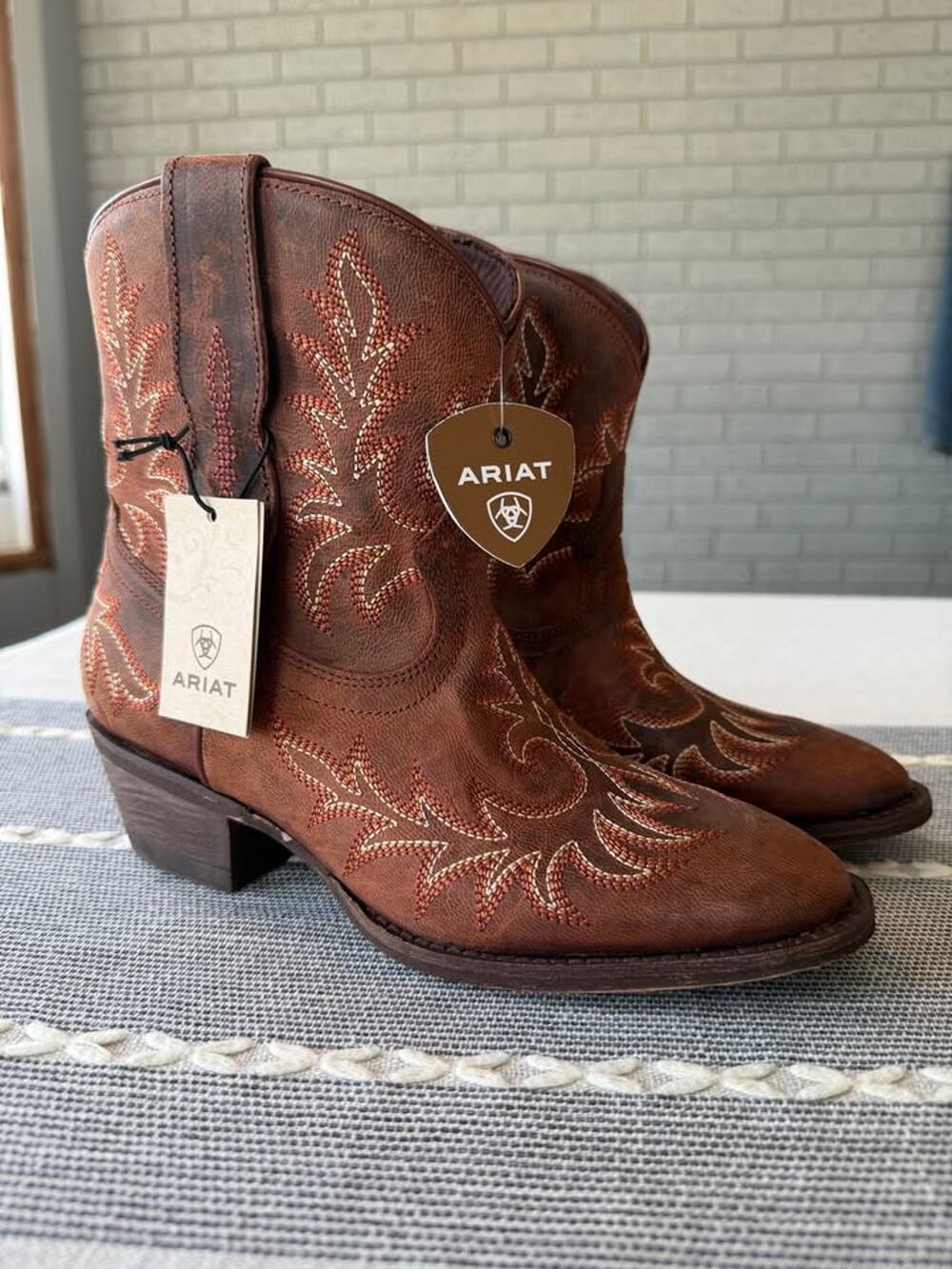 Ariat Women’s Carlin Western Boots Brown Embroidered Ankle Boots Size 6.5